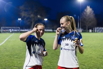 Bild 400 - wBJ Hamburger SV - Eimsbuettler TV : Ergebnis: 4:0